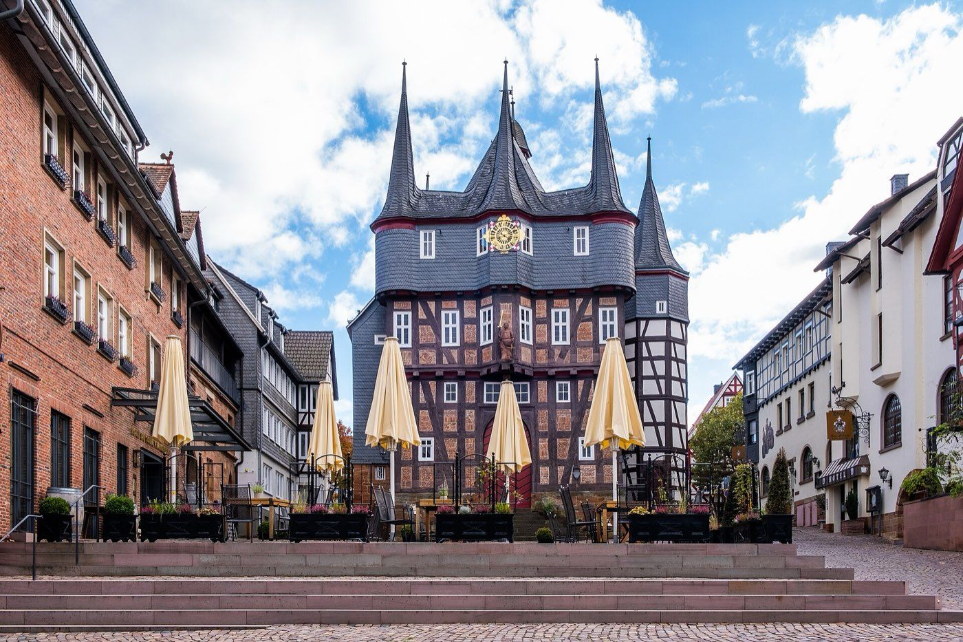 Das zehntürmige Rathaus von Frankenberg