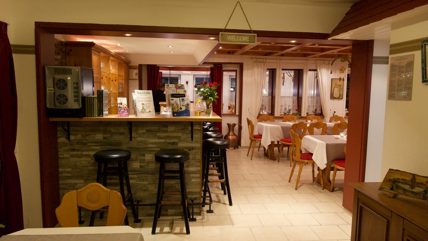 Die Theke im Restaurant Adriana am Abend